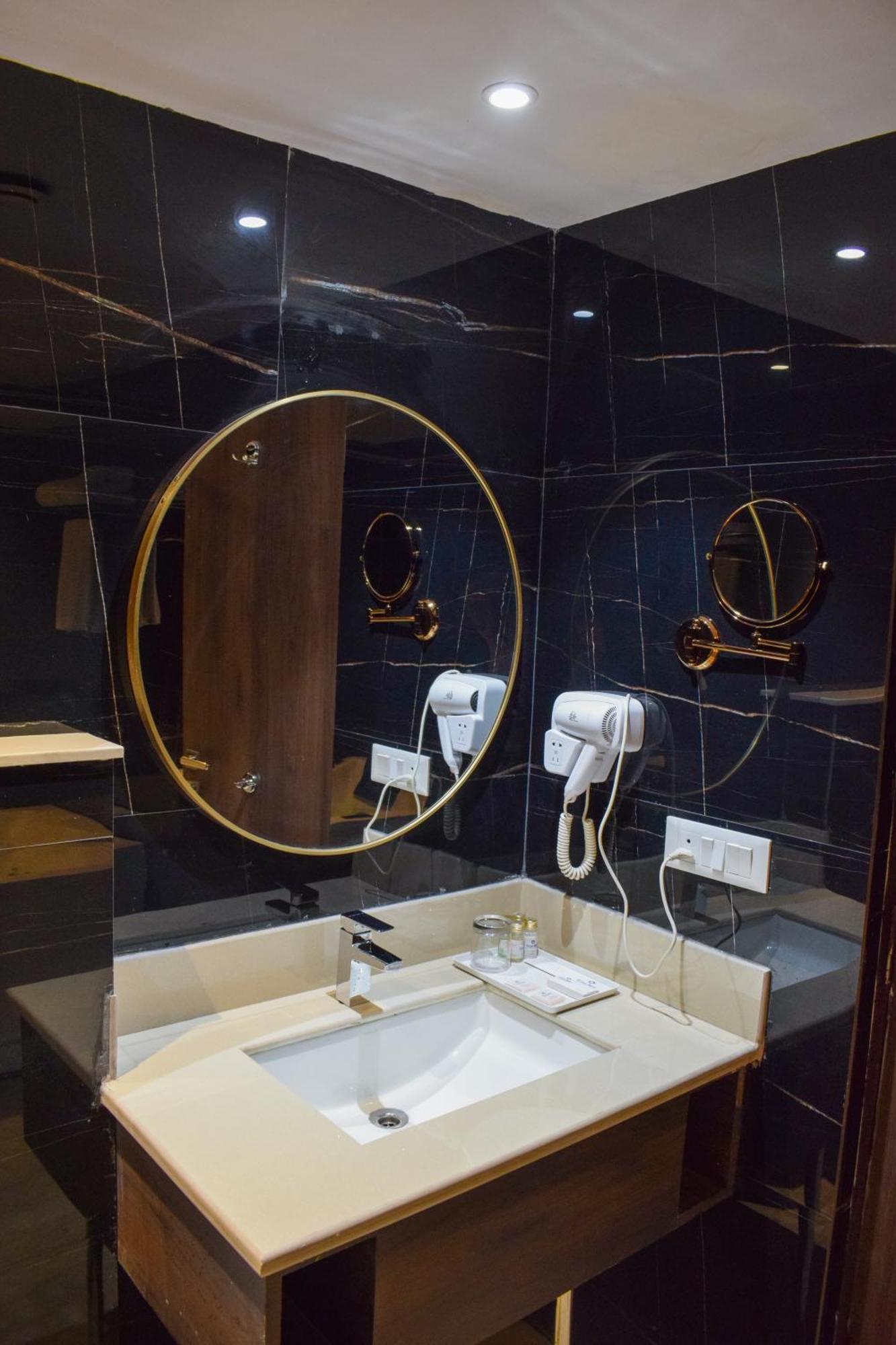 Tulip Inn Shravasti Bahraich Екстер'єр фото